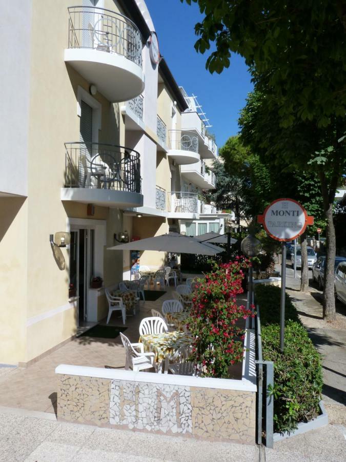 Hotel Monti Риччоне Экстерьер фото